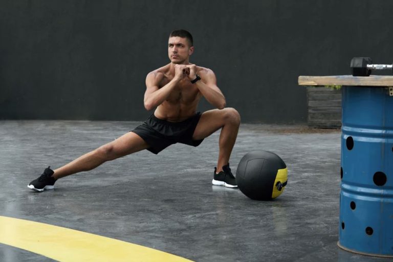 lateral lunge or side lunge
